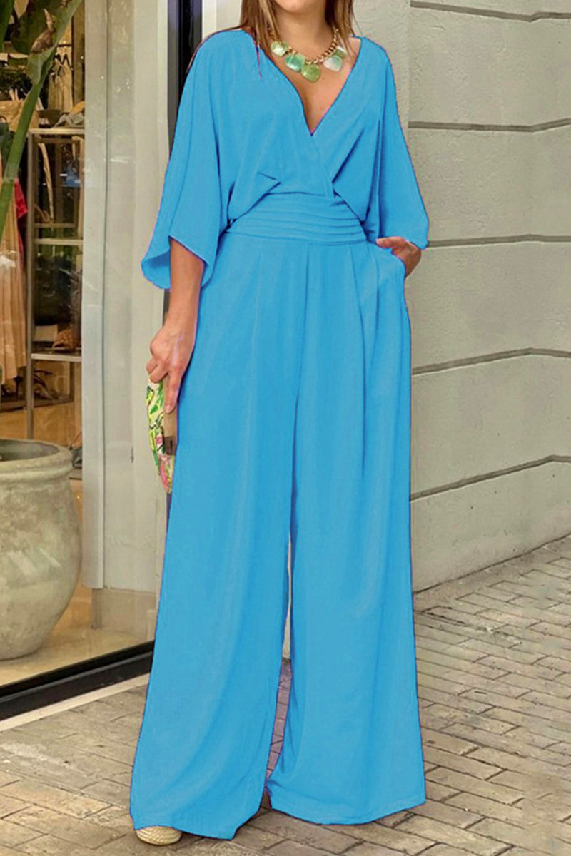 Elegante mono holgado con escote liso plisado en V