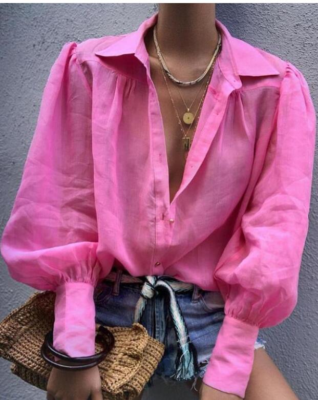 Elegante blusa con cuello en V para una apariencia elegante
