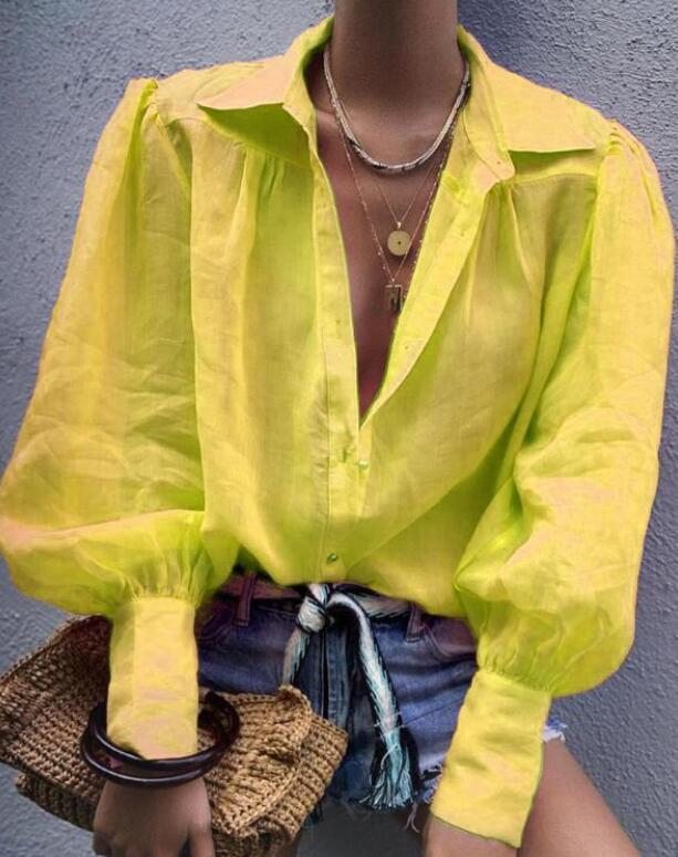 Elegante blusa con cuello en V para una apariencia elegante