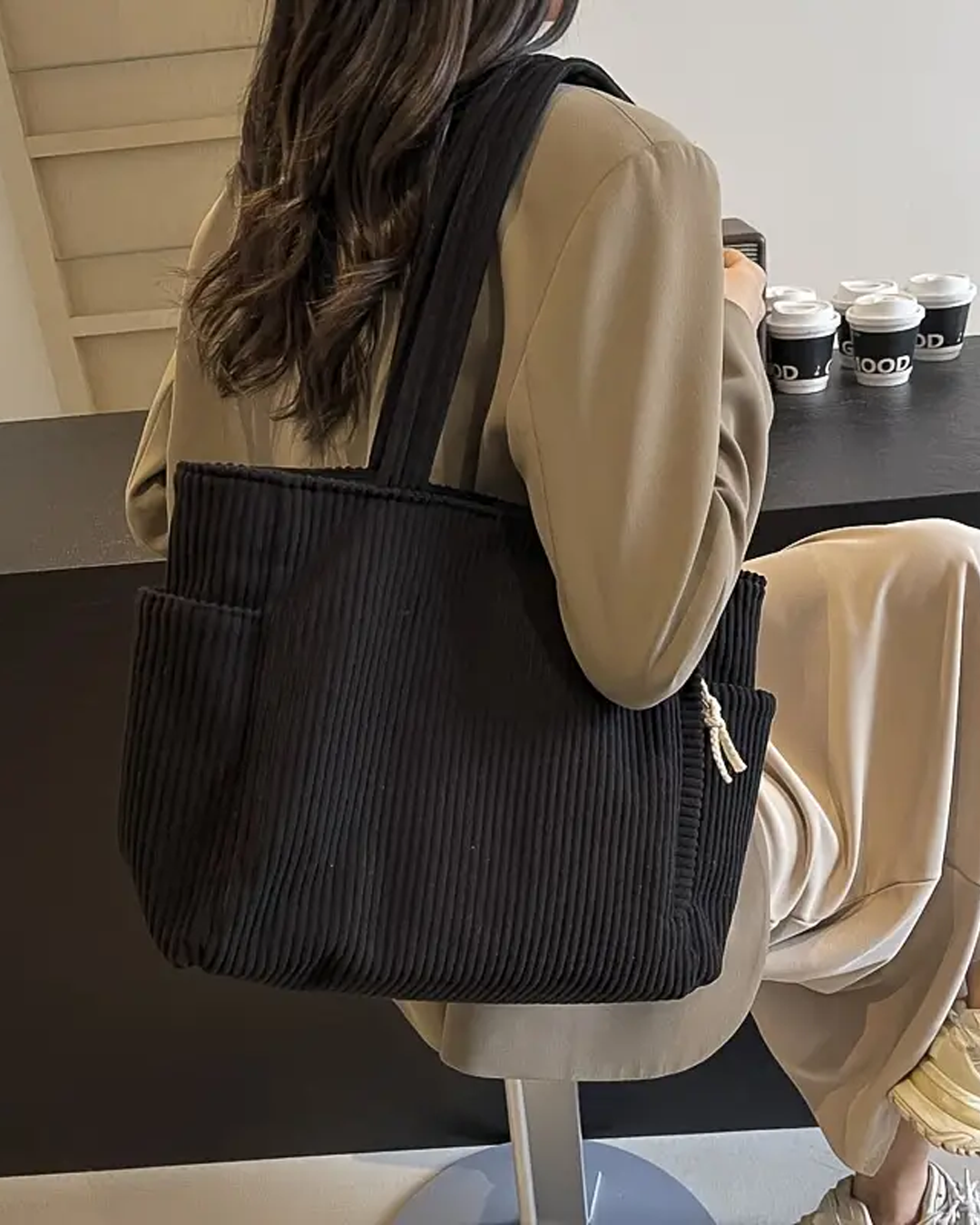 Tilda – Bolsa de Mano Acanalada con Detalle de Cordón
