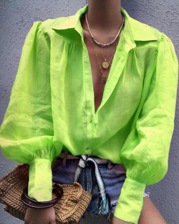 Elegante blusa con cuello en V para una apariencia elegante